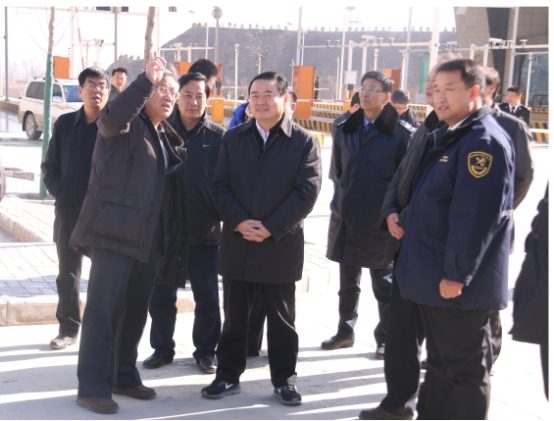 省委副書記、省長(zhǎng)郝鵬視察青海曹家堡保稅物流中心